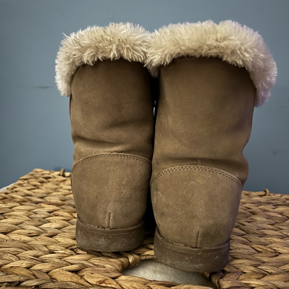 Tan Fleece Lined Boots Size 8 - Picture 5 of 7